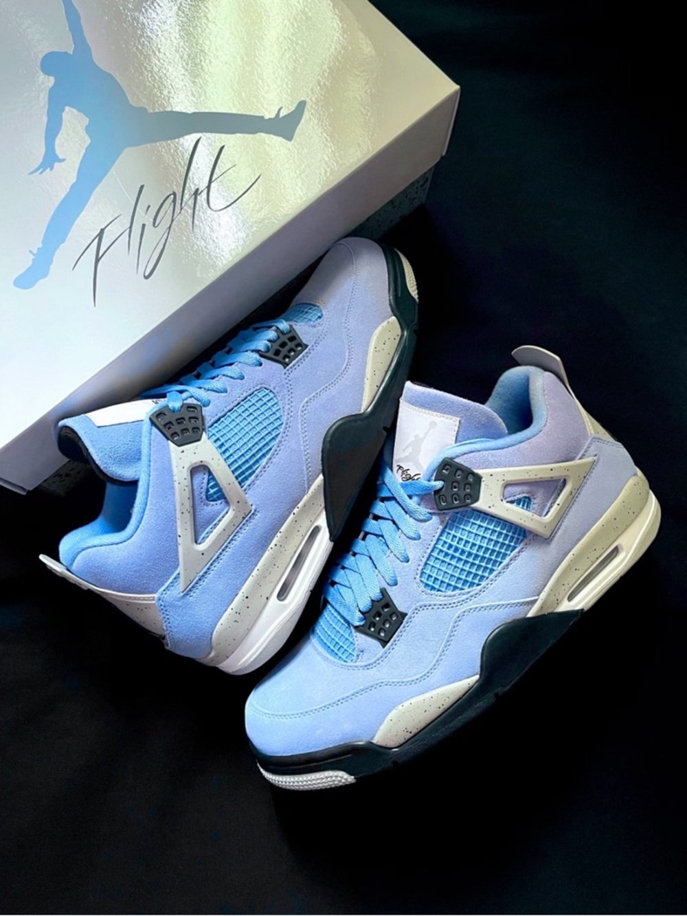 Air Jordan 4 Retro -University Blue Men’s Sneakers - Picture 2 of 5